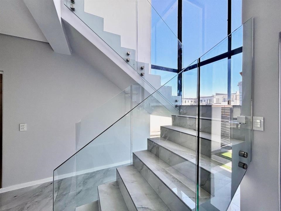 4 Bedroom Property for Sale in Sandown Western Cape